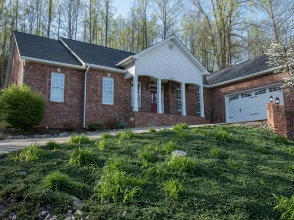 1914 Millbrook Dr, Johnson City, TN 37604