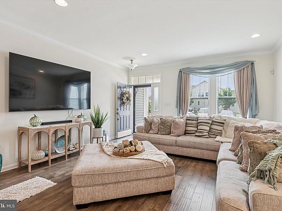 5th image of 5924 Ravel Ln