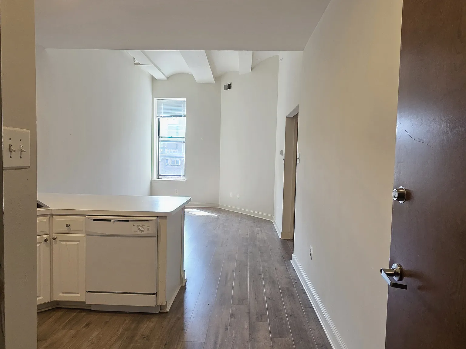 1 bed, 580 sqft, $1,715 — Photo 2