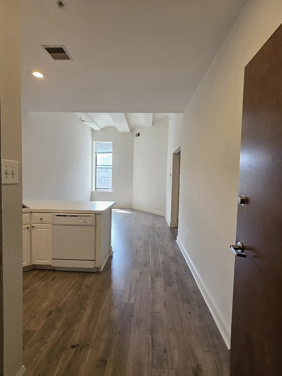 Building Photo - 701-3 Sansom St #502