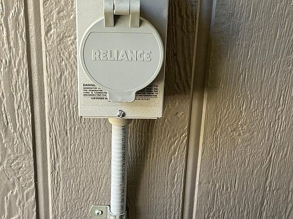 5th image of 450 Sandra Ct