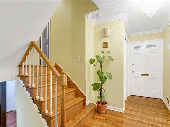4th image of 264 Long Hill Dr