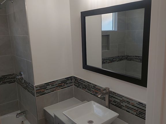 4th image of 1722 Coronado Ave APT B