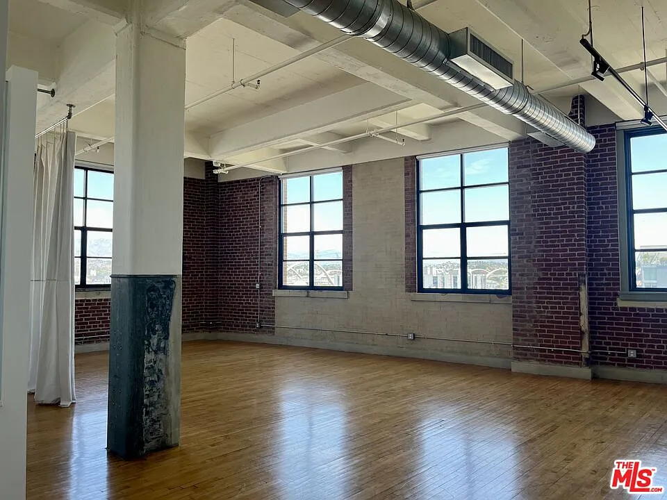 1850 Industrial St #504