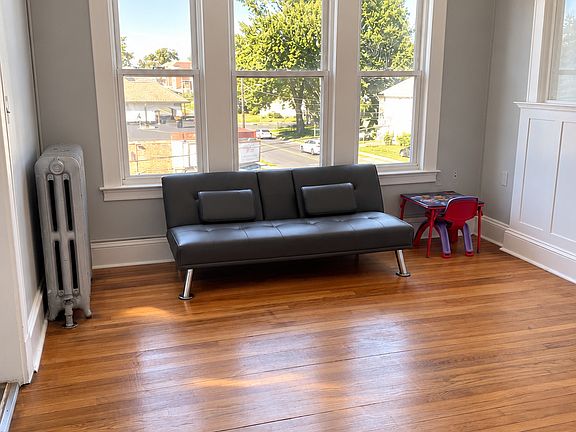 4th image of 233 White St