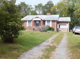 220 W Matthews St, Stoneville, NC 27048