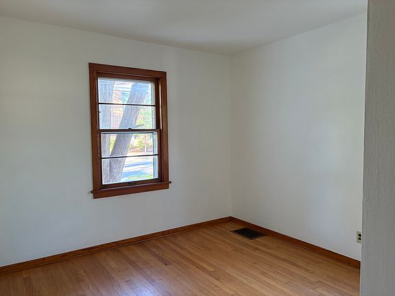 3rd image of 113 Van Deusen St