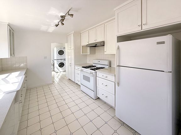 3rd image of 3226 Glenhurst Ave