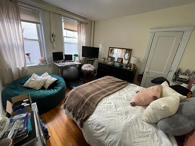 84 Gordon St — Photo 3