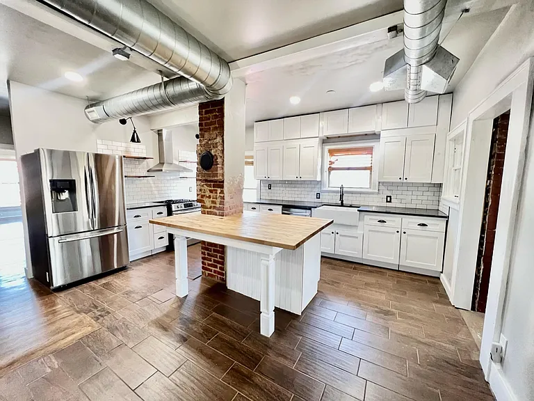 220 W Latimer St #B — Photo 8