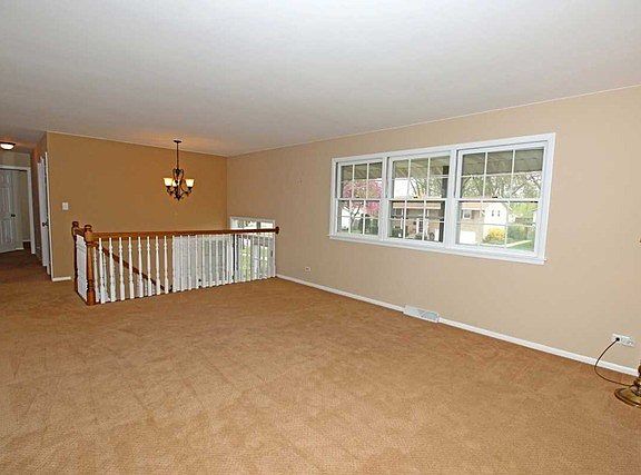 2nd image of 922 E Carpenter Dr