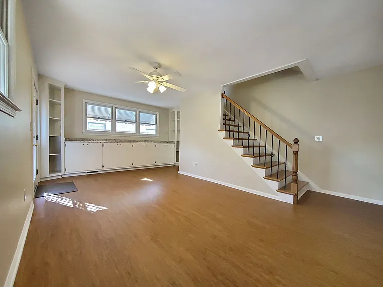 504 University Rdg — Photo 6