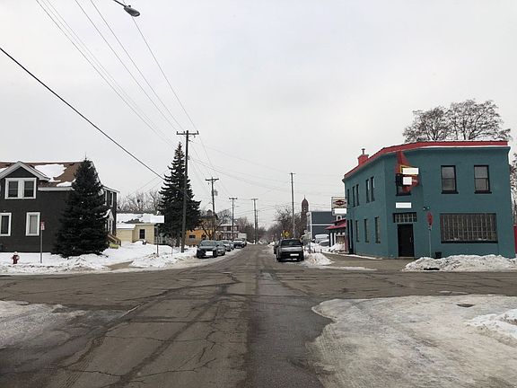5th image of 401 22nd Ave NE