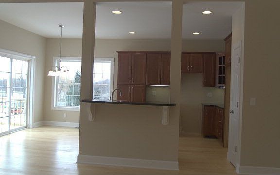 5th image of 102 Saint Andrews Dr