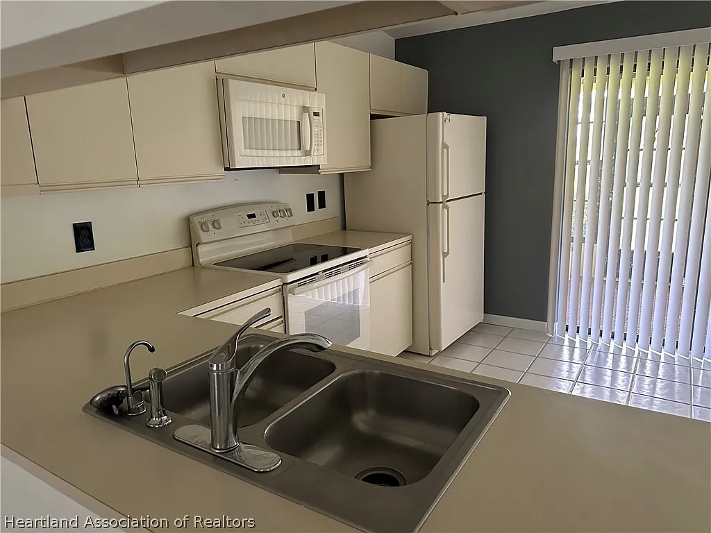 2 bed, 2.0 bath, 1016 sqft, $1,400 — Photo 3
