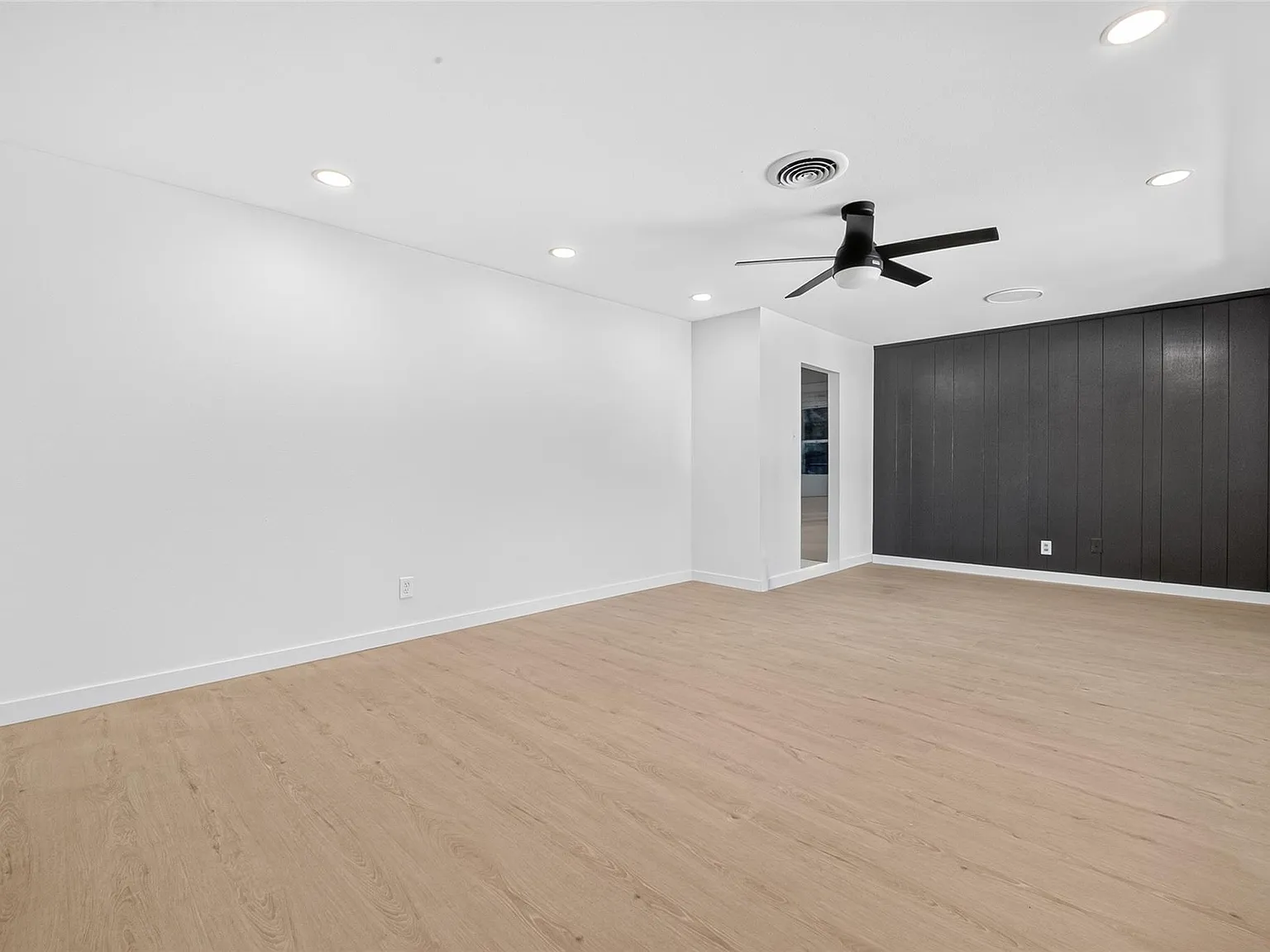 3 bed, 2.0 bath, 1767 sqft, $2,200 — Photo 3