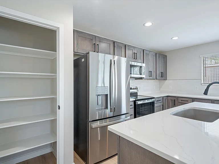 739 N Queen Ave #2 — Photo 5