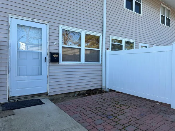 26 Townhouse Road S #26, Huntington Station, NY 11746