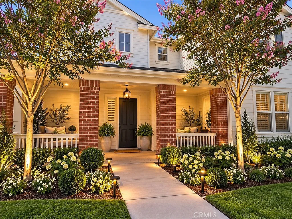 4 bed, 3.5 bath, 2481 sqft, $5,600 — Photo 1