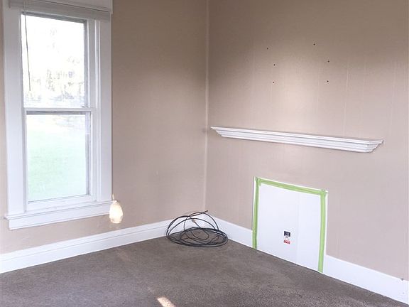 2nd image of 501 W Oxford St