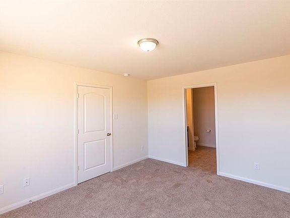 4th image of 209 Elm Patch Dr