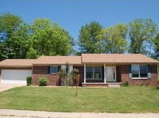833 E Clover Dr, Ellettsville, IN 47429