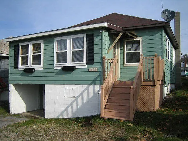 1460 3rd St photo 1