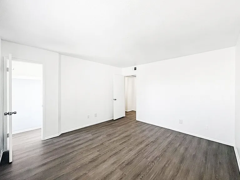 13020 N 21st Pl — Photo 7