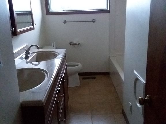 4th image of 111 Circle Dr