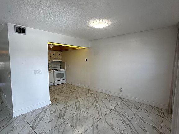 5th image of 103 Greenbrier C