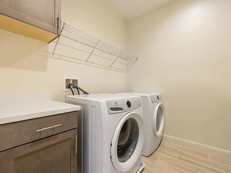 2115 Solara Ln — Photo 17