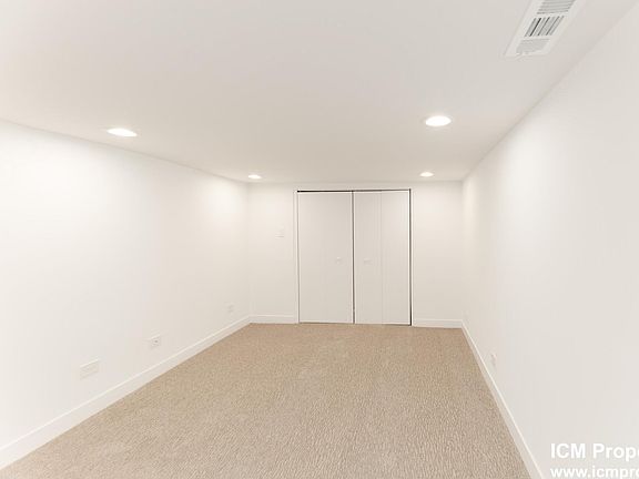 4th image of 2452 N Southport Ave #3