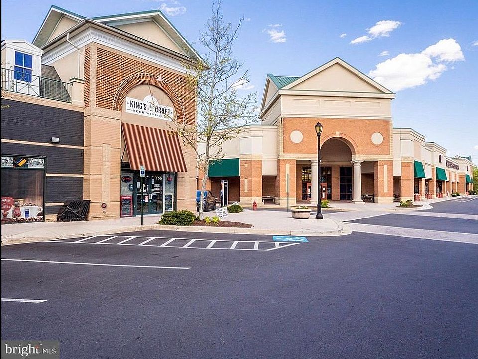 1000 ft away major shopping