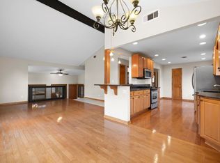 18616 W Lookout Ln, New Berlin, WI 53146