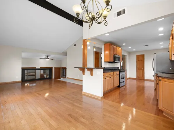 18616 West Lookout LANE, New Berlin, WI 53146