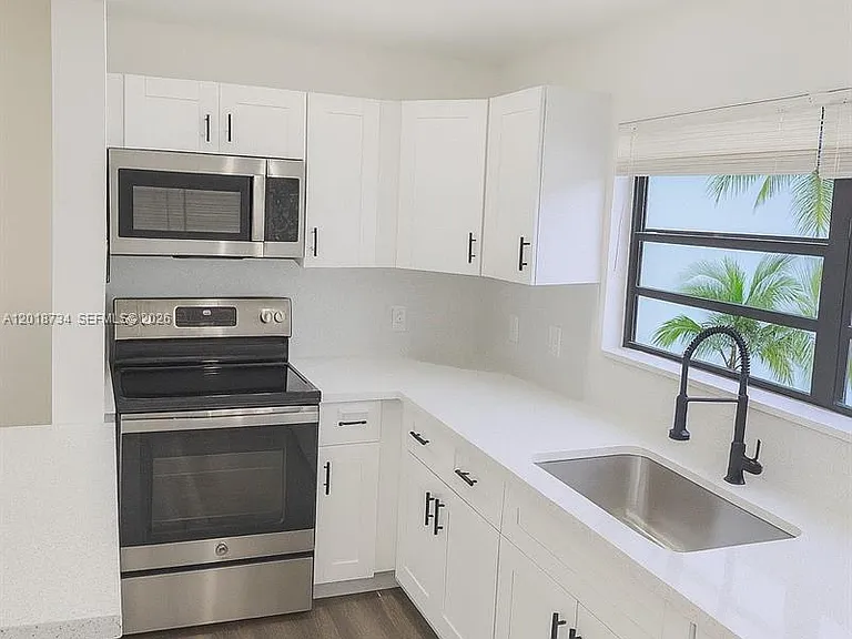 417 NW 2nd Ave #9 — Photo 2