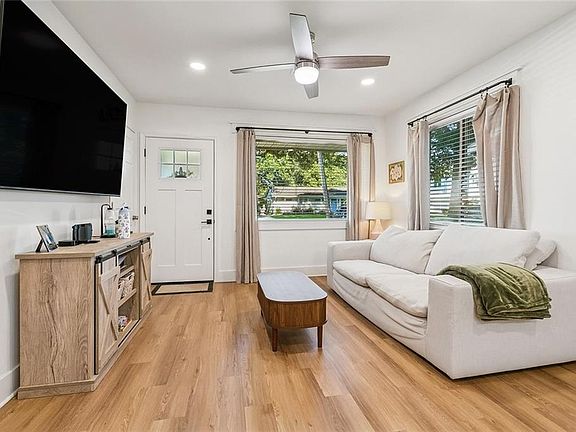 5th image of 1205 Waltham St