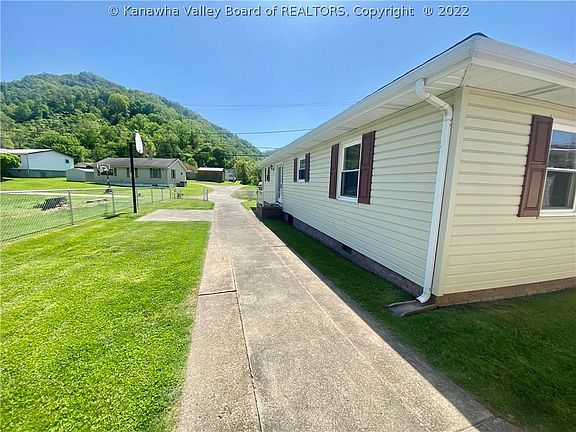 3rd image of 44 Adena Dr