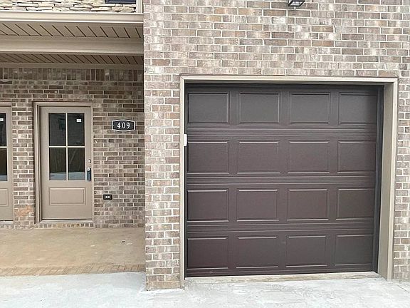 2nd image of 409 E Ctr