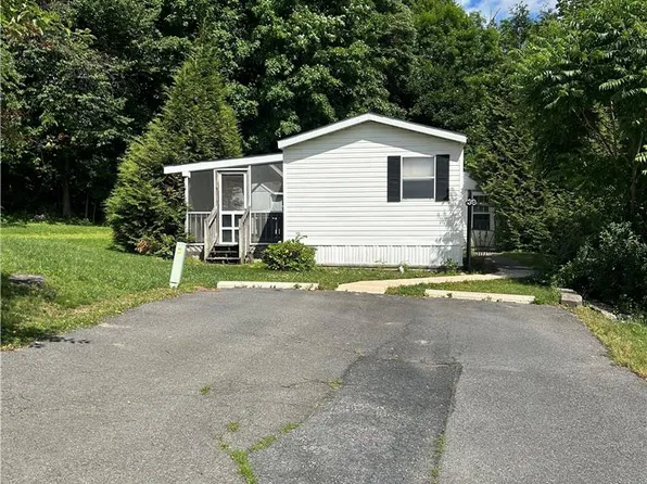 38 Ahearn Dr, Mount Bethel, PA 18343