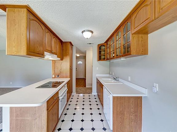 3rd image of 6218 Cool Springs Dr