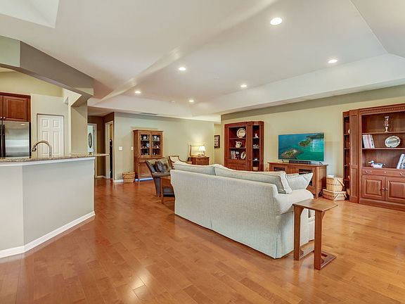 5th image of 1926 Crenshaw Cir