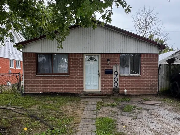 19606 Opal St, Clinton Township, MI 48035
