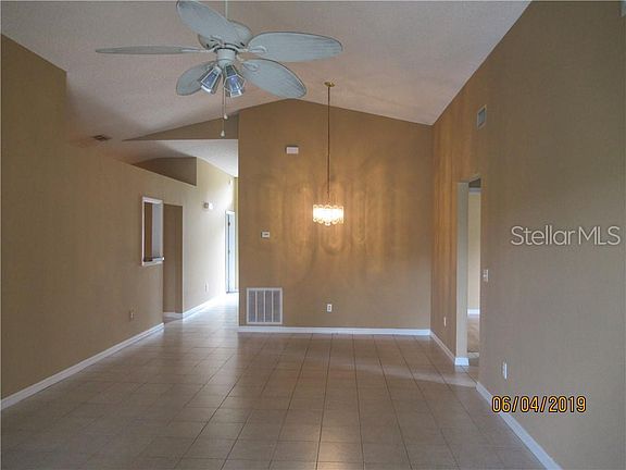 3rd image of 828 Clear Creek Cir