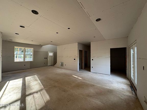 4th image of 877 Elderberry Drive