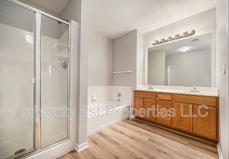 5926 NW 90th Ter — Photo 13