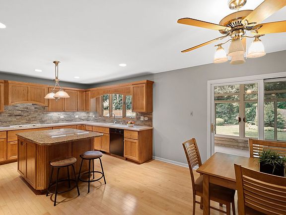 4th image of 8531 Candlelight Dr W