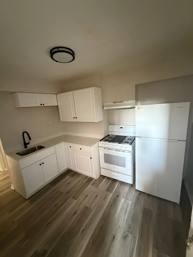 3 bed, 1150 sqft, $1,550 — Photo 1