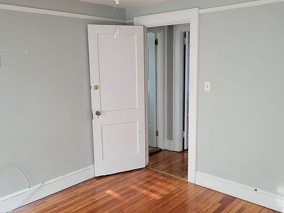 3rd image of 1080 Foster St
