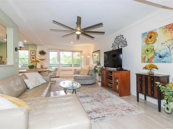 30 Stoner Avenue NW #2-O, Great Neck, NY 11021